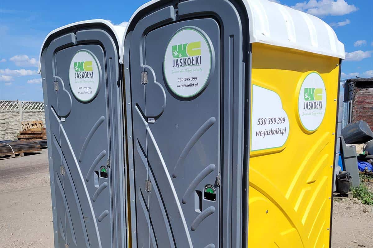 Jakie rozwiązania sanitarne sprawdzą się na placu budowy w centrum miasta?