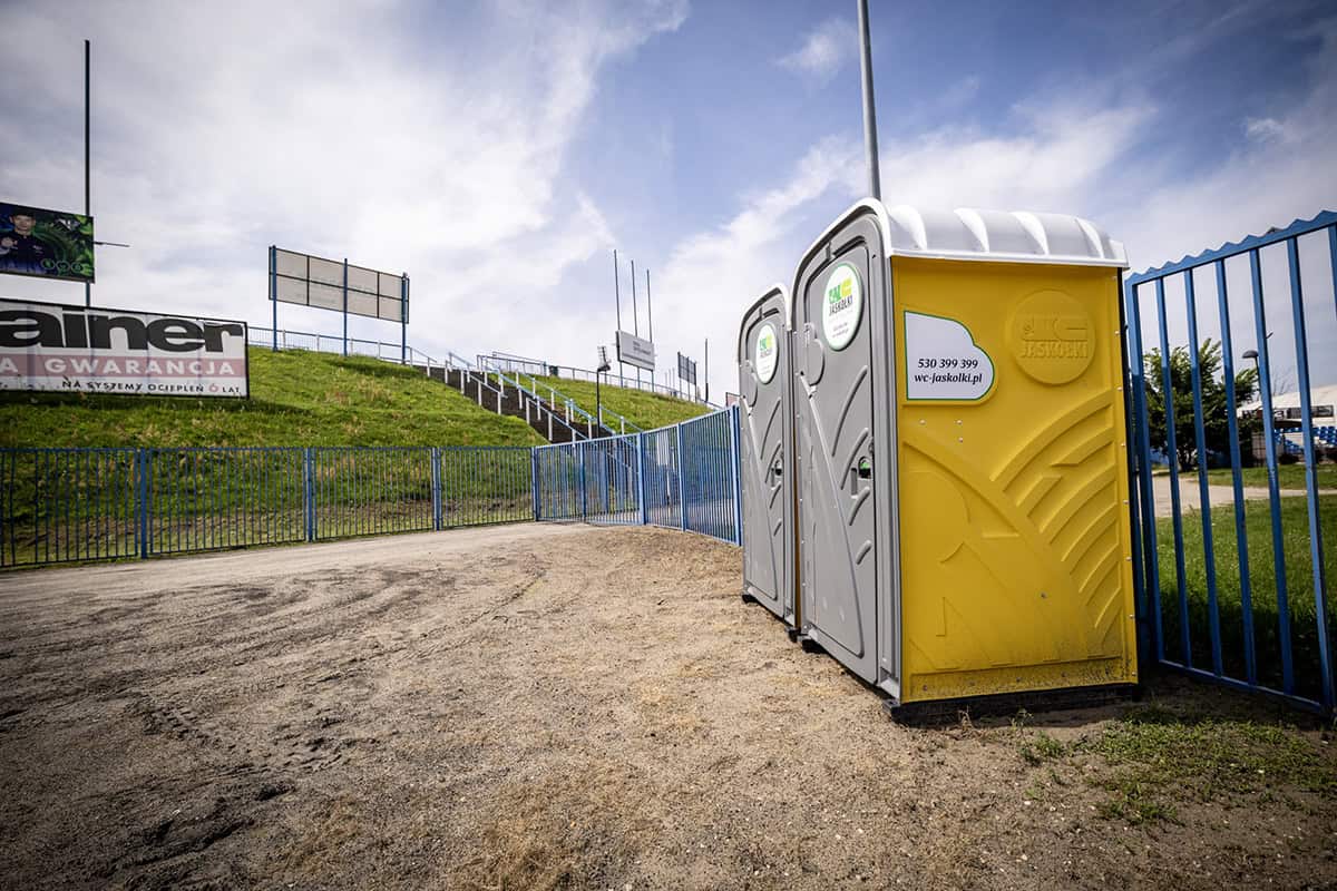 Wynajem toalet przenośnych Stadion im. Alfreda Smoczyka w Lesznie